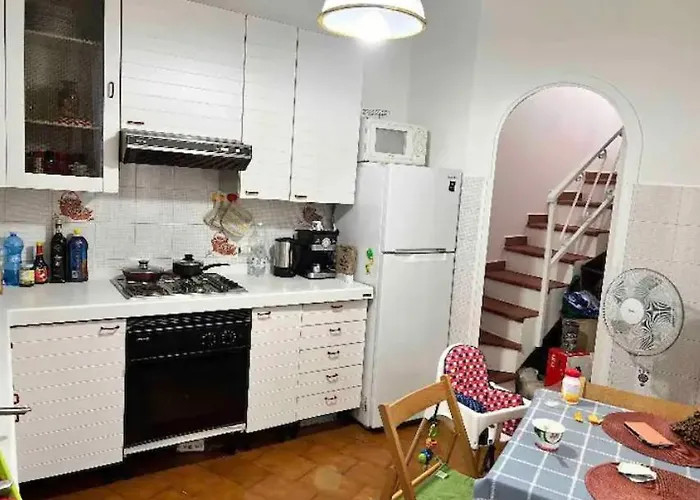 Cheerful Room, Sharing Kitchen In A Cosy Family Art House, Ideal For One Person Or Couple